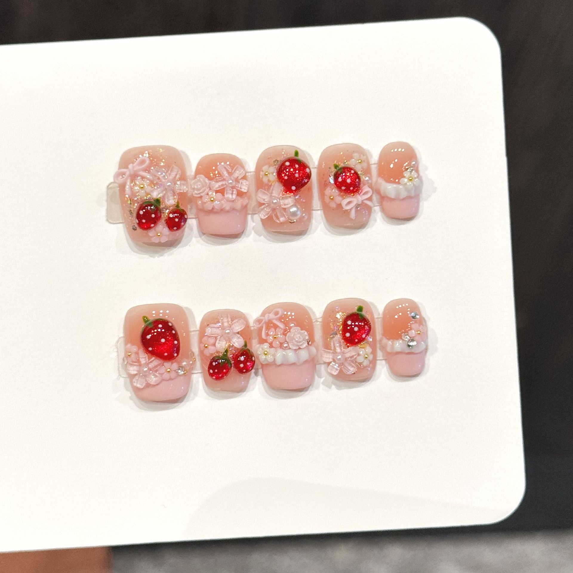 Resin Art Flower - 10 Stück süße rote Erdbeer-Nägel zum